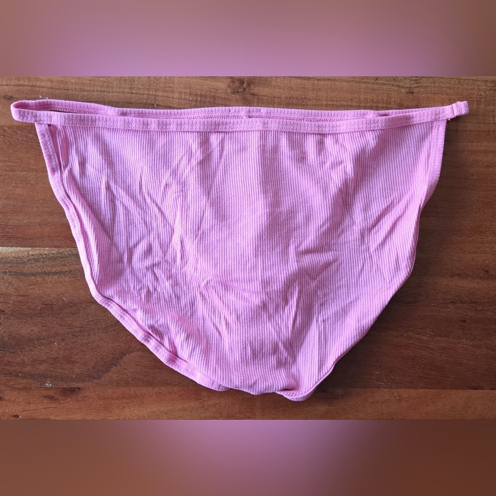 Pink Ribbed Men's String Bikini - Picture 2 of 2